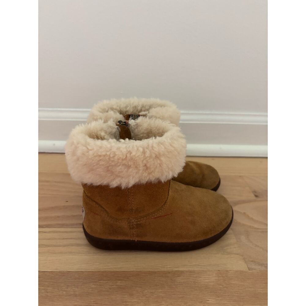 UGG boots toddler  size 9